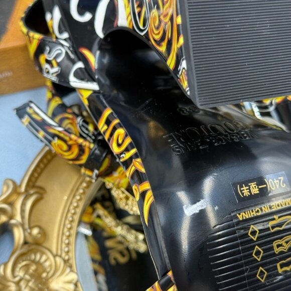 🆕 VERSACE JEANS COUTURE 🧿 NWOB Logo Couture Kirsten Heeled Sandals, Black Sz 8 - Picture 16 of 16